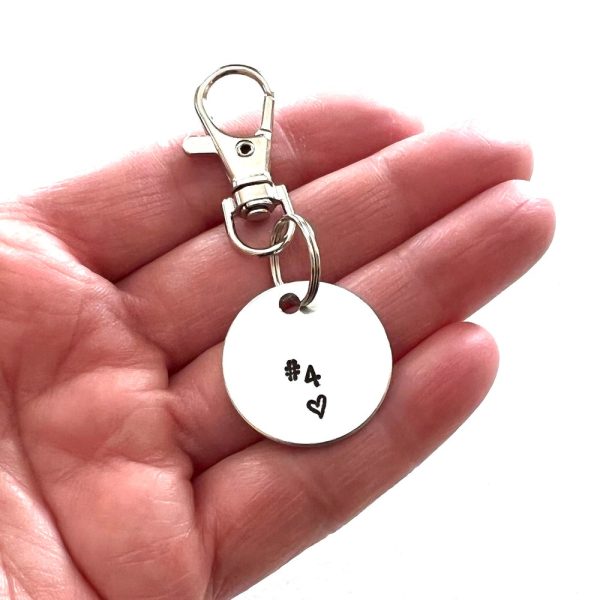 Personalized Sports Bag Tag Keychain Hand Stamped Heart Custom Men’s Women’s Jersey Number Team Jewelry Customized Name Metal Materials