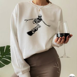Snowboarding Skeleton Shirts, Women’s Snowboard Shirts, Funny Snowboarder Gifts, Snowboard Trip Shirts, Men’s Skeleton Sports Shirts, A5647