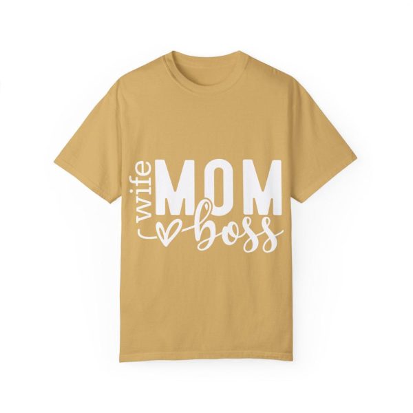 Funny Mom Boss T-shirt, Gift for Wife, Casual Wear, Mother’s Day Gift, Relaxed Fit Tee
